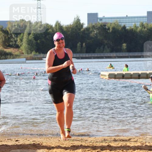 07.09.2025 - 19. Norderstedt Triathlon Luisa Fischer http://msf.ph/oto/8741487 07.09.2025 10:04:11 Schwimmen 1113, 1118, 1149 meine-sportfotos.de