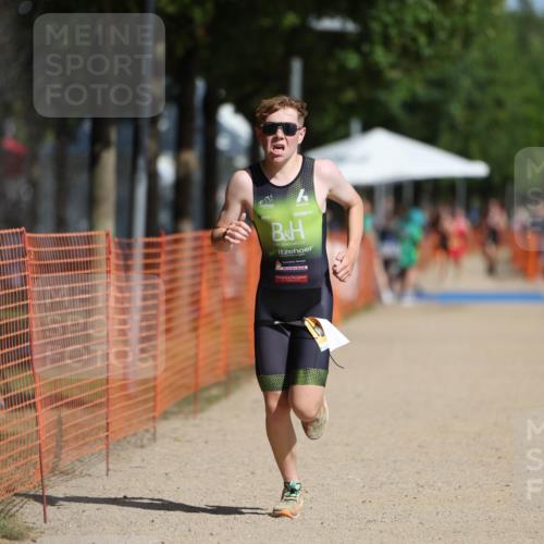 07.09.2025 - 19. Norderstedt Triathlon Michael Strokosch http://msf.ph/oto/8741505 07.09.2025 11:53:46 Laufen 1180 meine-sportfotos.de