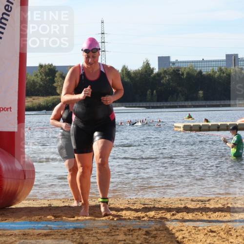 07.09.2025 - 19. Norderstedt Triathlon Luisa Fischer http://msf.ph/oto/8741526 07.09.2025 10:04:13 Schwimmen 1113, 1118 meine-sportfotos.de