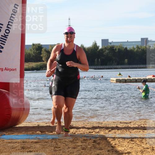 07.09.2025 - 19. Norderstedt Triathlon Luisa Fischer http://msf.ph/oto/8741533 07.09.2025 10:04:13 Schwimmen 1113, 1118 meine-sportfotos.de