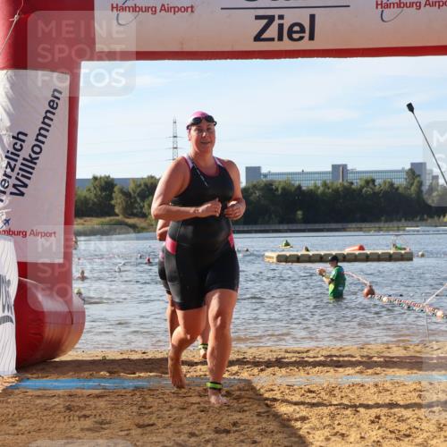 07.09.2025 - 19. Norderstedt Triathlon Luisa Fischer http://msf.ph/oto/8741543 07.09.2025 10:04:14 Schwimmen 1113, 1118 meine-sportfotos.de