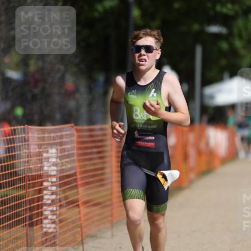 07.09.2025 - 19. Norderstedt Triathlon Michael Strokosch http://msf.ph/oto/8741544 07.09.2025 11:53:47 Laufen 1180 meine-sportfotos.de