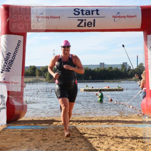 07.09.2025 - 19. Norderstedt Triathlon Luisa Fischer http://msf.ph/oto/8741549 07.09.2025 10:04:14 Schwimmen 1113, 1118 meine-sportfotos.de