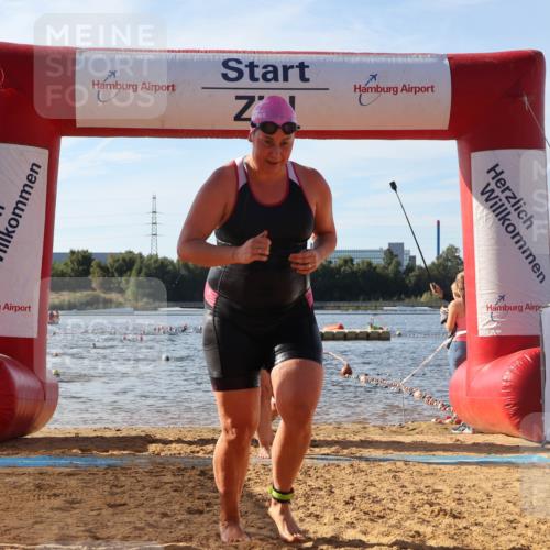 07.09.2025 - 19. Norderstedt Triathlon Luisa Fischer http://msf.ph/oto/8741569 07.09.2025 10:04:15 Schwimmen 1113, 1118 meine-sportfotos.de