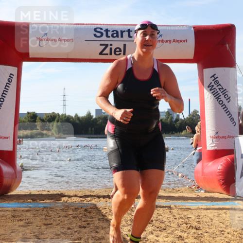 07.09.2025 - 19. Norderstedt Triathlon Luisa Fischer http://msf.ph/oto/8741571 07.09.2025 10:04:16 Schwimmen 1113, 1118 meine-sportfotos.de