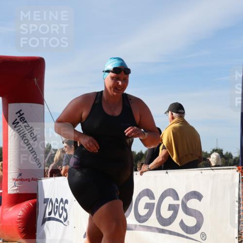 07.09.2025 - 19. Norderstedt Triathlon Luisa Fischer http://msf.ph/oto/8741588 07.09.2025 10:04:18 Schwimmen 1113, 1118 meine-sportfotos.de