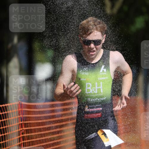 07.09.2025 - 19. Norderstedt Triathlon Michael Strokosch http://msf.ph/oto/8741603 07.09.2025 11:53:48 Laufen 1180 meine-sportfotos.de