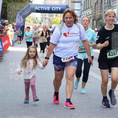 07.09.2025 - BARMER Alsterlauf Strokosch-Dieckow http://msf.ph/oto/8741629 07.09.2025 10:18:25 Ziel 2063, 2099, 2267, 2554, 2625, 3084, 3092, 3143, 3499, 4023, 4071, 4477, 4780, 4869, 8063 meine-sportfotos.de