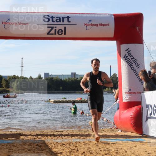 07.09.2025 - 19. Norderstedt Triathlon Luisa Fischer http://msf.ph/oto/8741689 07.09.2025 10:04:38 Schwimmen 1138, 1139 meine-sportfotos.de