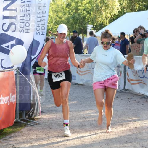 07.09.2025 - 19. Norderstedt Triathlon Luisa Fischer http://msf.ph/oto/8741690 07.09.2025 16:58:40 Ziel 953, 956 meine-sportfotos.de