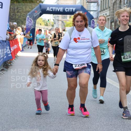 07.09.2025 - BARMER Alsterlauf Strokosch-Dieckow http://msf.ph/oto/8741698 07.09.2025 10:18:25 Ziel 2063, 2099, 2267, 2554, 2625, 3084, 3092, 3143, 3499, 4023, 4071, 4477, 4780, 4869, 8063 meine-sportfotos.de