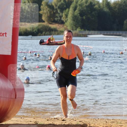 07.09.2025 - 19. Norderstedt Triathlon Luisa Fischer http://msf.ph/oto/8741710 07.09.2025 10:04:47 Schwimmen 1129, 1139 meine-sportfotos.de