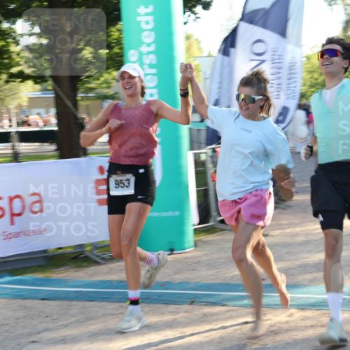 07.09.2025 - 19. Norderstedt Triathlon Luisa Fischer http://msf.ph/oto/8741719 07.09.2025 16:58:41 Ziel 953, 956, 1091 meine-sportfotos.de