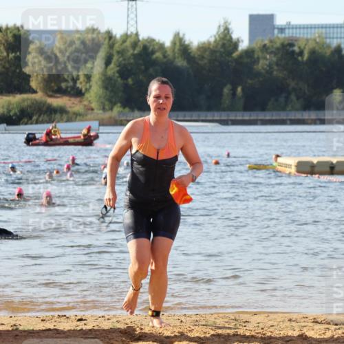 07.09.2025 - 19. Norderstedt Triathlon Luisa Fischer http://msf.ph/oto/8741724 07.09.2025 10:04:48 Schwimmen 1129, 1139 meine-sportfotos.de