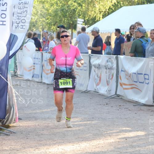07.09.2025 - 19. Norderstedt Triathlon Luisa Fischer http://msf.ph/oto/8741729 07.09.2025 16:58:42 Ziel 953, 956, 1091 meine-sportfotos.de
