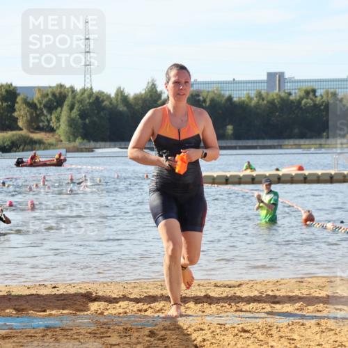 07.09.2025 - 19. Norderstedt Triathlon Luisa Fischer http://msf.ph/oto/8741755 07.09.2025 10:04:50 Schwimmen 1129, 1139 meine-sportfotos.de
