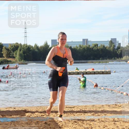 07.09.2025 - 19. Norderstedt Triathlon Luisa Fischer http://msf.ph/oto/8741763 07.09.2025 10:04:50 Schwimmen 1129, 1139 meine-sportfotos.de