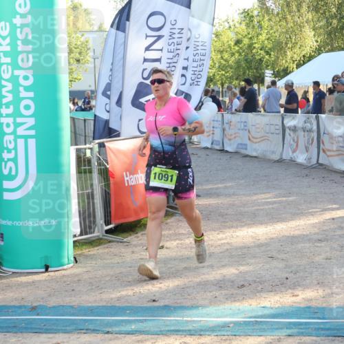 07.09.2025 - 19. Norderstedt Triathlon Luisa Fischer http://msf.ph/oto/8741772 07.09.2025 16:58:45 Ziel 953, 1091 meine-sportfotos.de