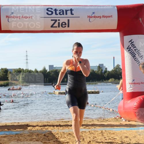 07.09.2025 - 19. Norderstedt Triathlon Luisa Fischer http://msf.ph/oto/8741778 07.09.2025 10:04:51 Schwimmen 1129 meine-sportfotos.de
