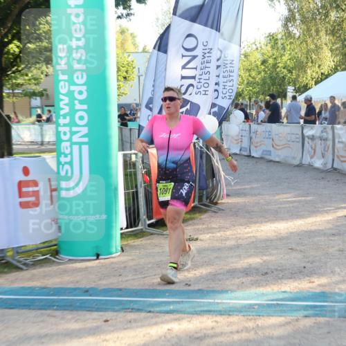07.09.2025 - 19. Norderstedt Triathlon Luisa Fischer http://msf.ph/oto/8741779 07.09.2025 16:58:45 Ziel 953, 1091 meine-sportfotos.de