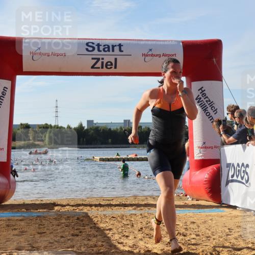 07.09.2025 - 19. Norderstedt Triathlon Luisa Fischer http://msf.ph/oto/8741790 07.09.2025 10:04:52 Schwimmen 1129 meine-sportfotos.de