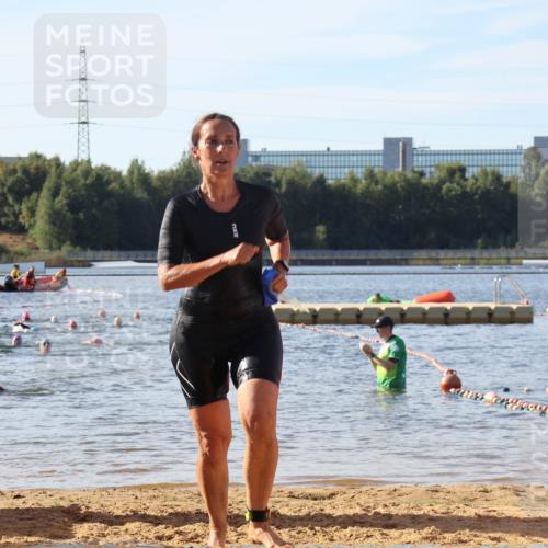 07.09.2025 - 19. Norderstedt Triathlon Luisa Fischer http://msf.ph/oto/8741821 07.09.2025 10:05:04 Schwimmen 1117 meine-sportfotos.de