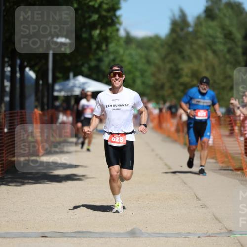 07.09.2025 - 19. Norderstedt Triathlon Michael Strokosch http://msf.ph/oto/8741885 07.09.2025 13:07:50 Laufen 825, 828 meine-sportfotos.de
