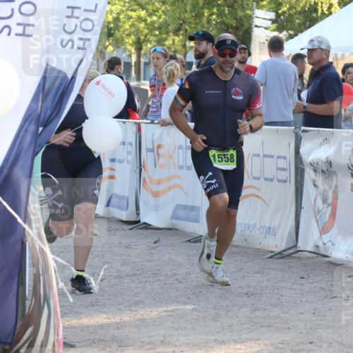 07.09.2025 - 19. Norderstedt Triathlon Luisa Fischer http://msf.ph/oto/8741894 07.09.2025 16:59:00 Ziel 951, 1558, 1560 meine-sportfotos.de
