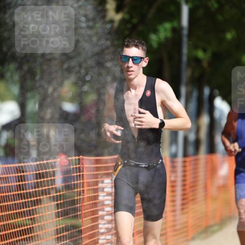 07.09.2025 - 19. Norderstedt Triathlon Michael Strokosch http://msf.ph/oto/8741895 07.09.2025 11:54:18 Laufen 821, 1200 meine-sportfotos.de