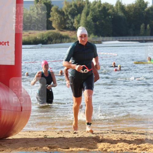 07.09.2025 - 19. Norderstedt Triathlon Luisa Fischer http://msf.ph/oto/8741908 07.09.2025 10:05:15 Schwimmen 1110, 1117, 1151 meine-sportfotos.de