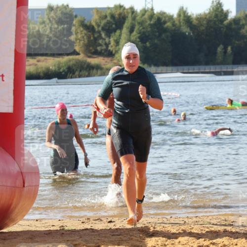 07.09.2025 - 19. Norderstedt Triathlon Luisa Fischer http://msf.ph/oto/8741912 07.09.2025 10:05:15 Schwimmen 1110, 1117, 1151 meine-sportfotos.de