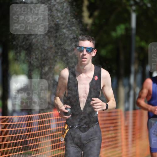 07.09.2025 - 19. Norderstedt Triathlon Michael Strokosch http://msf.ph/oto/8741920 07.09.2025 11:54:19 Laufen 821, 1200 meine-sportfotos.de