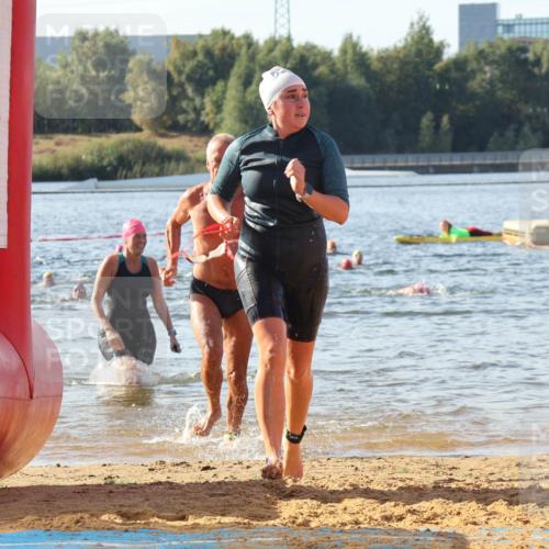 07.09.2025 - 19. Norderstedt Triathlon Luisa Fischer http://msf.ph/oto/8741921 07.09.2025 10:05:16 Schwimmen 1110, 1151 meine-sportfotos.de