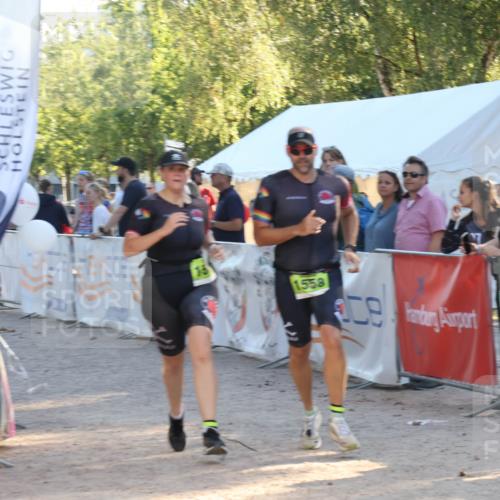07.09.2025 - 19. Norderstedt Triathlon Luisa Fischer http://msf.ph/oto/8741923 07.09.2025 16:59:02 Ziel 951, 1558, 1560 meine-sportfotos.de
