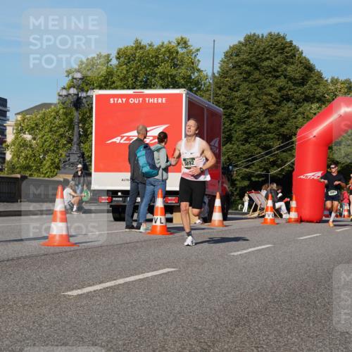07.09.2025 - BARMER Alsterlauf Yannick Fuchs http://msf.ph/oto/8741932 07.09.2025 09:28:17 Laufen 5892 meine-sportfotos.de