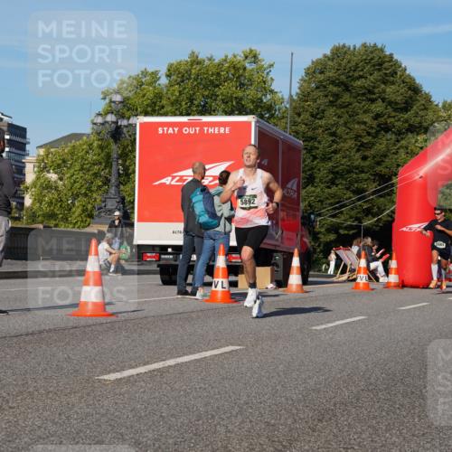 07.09.2025 - BARMER Alsterlauf Yannick Fuchs http://msf.ph/oto/8741938 07.09.2025 09:28:17 Laufen 5892, 26 meine-sportfotos.de