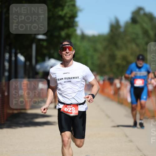 07.09.2025 - 19. Norderstedt Triathlon Michael Strokosch http://msf.ph/oto/8741942 07.09.2025 13:07:52 Laufen 825, 828 meine-sportfotos.de