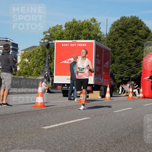 07.09.2025 - BARMER Alsterlauf Yannick Fuchs http://msf.ph/oto/8741958 07.09.2025 09:28:18 Laufen 5892 meine-sportfotos.de
