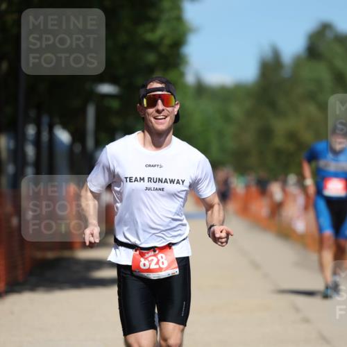 07.09.2025 - 19. Norderstedt Triathlon Michael Strokosch http://msf.ph/oto/8741977 07.09.2025 13:07:52 Laufen 825, 828 meine-sportfotos.de