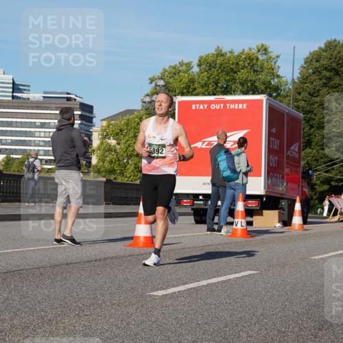 07.09.2025 - BARMER Alsterlauf Yannick Fuchs http://msf.ph/oto/8741982 07.09.2025 09:28:18 Laufen 5892, 8081 meine-sportfotos.de