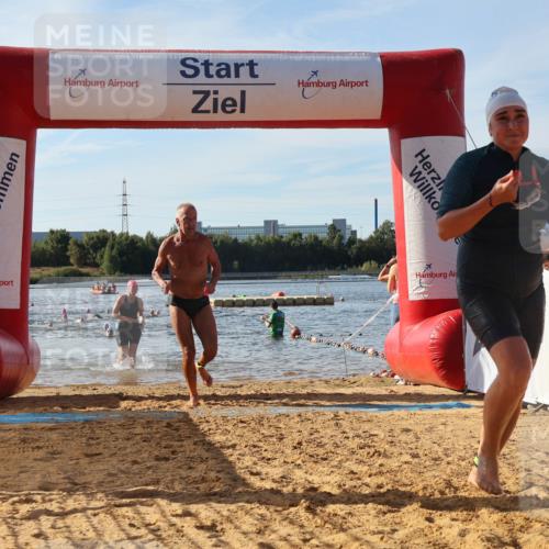 07.09.2025 - 19. Norderstedt Triathlon Luisa Fischer http://msf.ph/oto/8741986 07.09.2025 10:05:19 Schwimmen 1110, 1141, 1151 meine-sportfotos.de