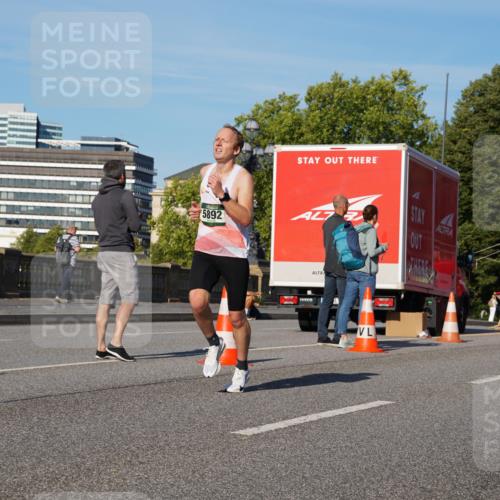 07.09.2025 - BARMER Alsterlauf Yannick Fuchs http://msf.ph/oto/8741989 07.09.2025 09:28:18 Laufen 5892, 8081, 26 meine-sportfotos.de