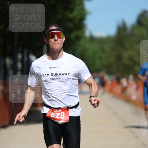 07.09.2025 - 19. Norderstedt Triathlon Michael Strokosch http://msf.ph/oto/8741994 07.09.2025 13:07:52 Laufen 825, 828 meine-sportfotos.de