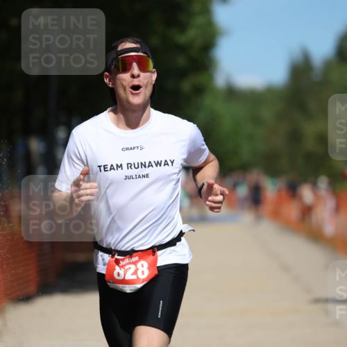 07.09.2025 - 19. Norderstedt Triathlon Michael Strokosch http://msf.ph/oto/8742006 07.09.2025 13:07:52 Laufen 825, 828 meine-sportfotos.de