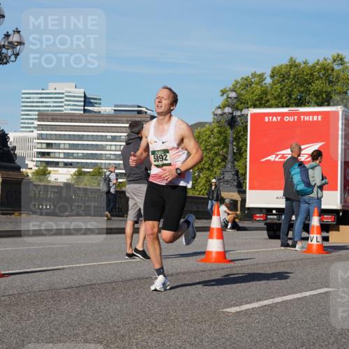 07.09.2025 - BARMER Alsterlauf Yannick Fuchs http://msf.ph/oto/8742011 07.09.2025 09:28:19 Laufen 5892 meine-sportfotos.de