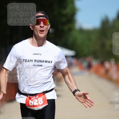 07.09.2025 - 19. Norderstedt Triathlon Michael Strokosch http://msf.ph/oto/8742016 07.09.2025 13:07:53 Laufen 825, 828 meine-sportfotos.de