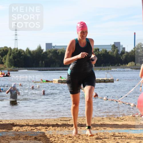 07.09.2025 - 19. Norderstedt Triathlon Luisa Fischer http://msf.ph/oto/8742051 07.09.2025 10:05:26 Schwimmen 1110, 1141, 1151 meine-sportfotos.de