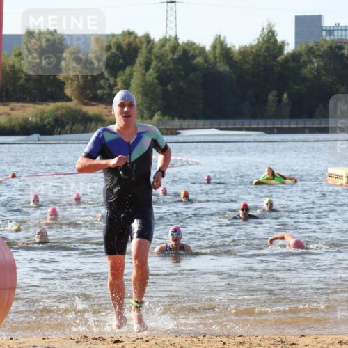 07.09.2025 - 19. Norderstedt Triathlon Luisa Fischer http://msf.ph/oto/8742079 07.09.2025 10:05:32 Schwimmen 1127, 1141, 1151 meine-sportfotos.de