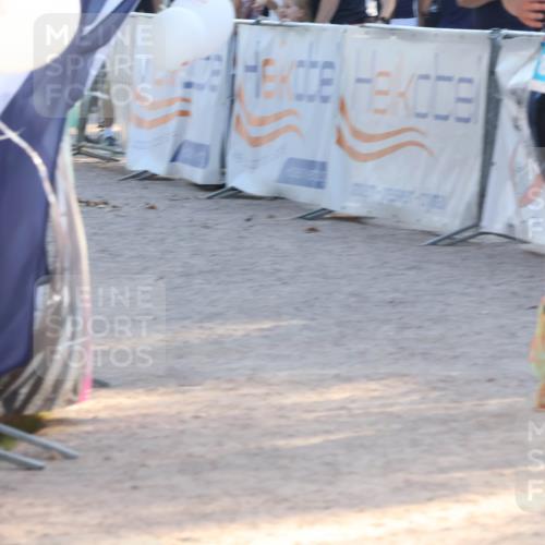 07.09.2025 - 19. Norderstedt Triathlon Luisa Fischer http://msf.ph/oto/8742092 07.09.2025 16:59:24 Ziel 882 meine-sportfotos.de