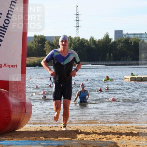 07.09.2025 - 19. Norderstedt Triathlon Luisa Fischer http://msf.ph/oto/8742109 07.09.2025 10:05:34 Schwimmen 1127, 1141 meine-sportfotos.de